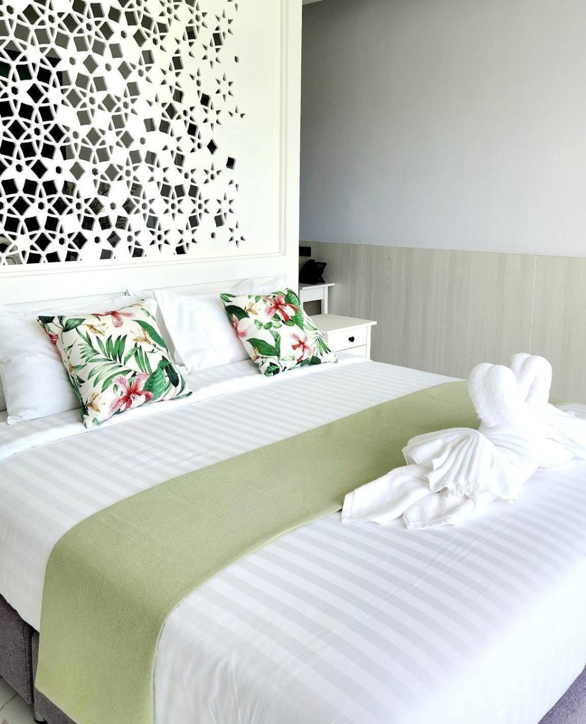 Sand Dance Hotel Prachuap Khiri Khan Bagian luar foto